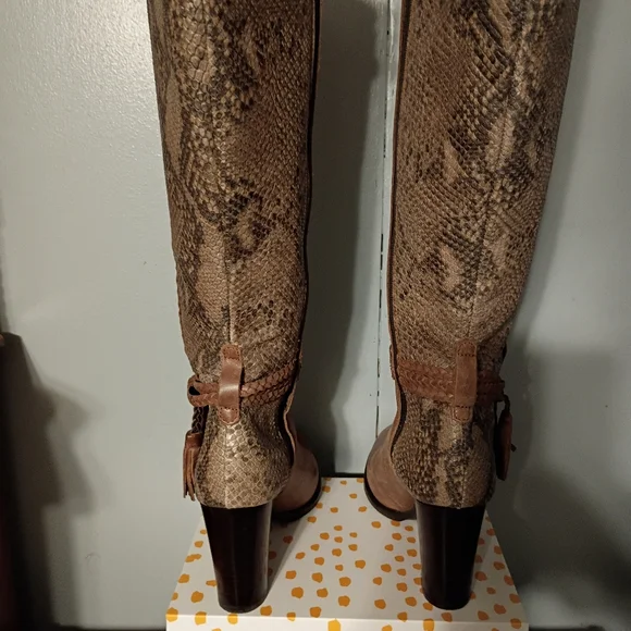 Size 10 Fabianelli Boots & Size 10 Red Charles David Heels - Picture 3 of 11